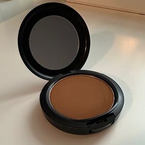 MAC Cosmetics Natural Finish Foundation - Tan